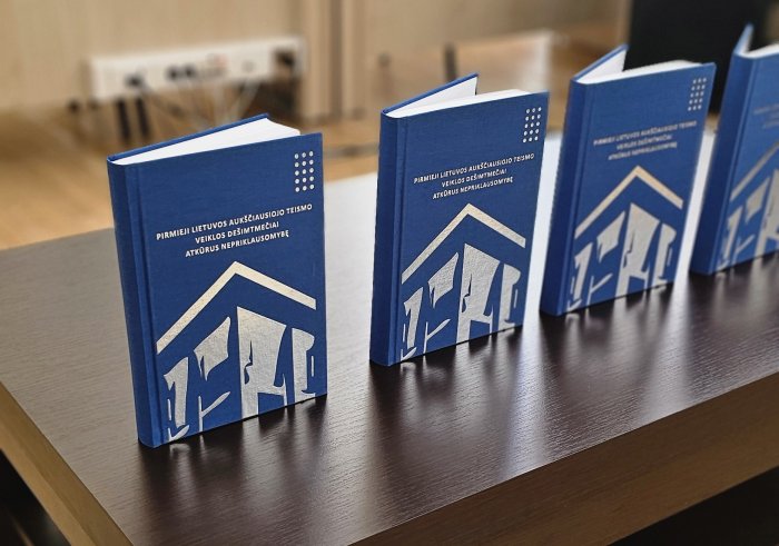 Pirmieji Lietuvos Aukščiausiojo Teismo veiklos dešimtmečiai atkūrus Nepriklausomybę