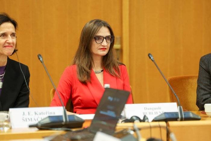 Nuo pirmosios moters teisėjos iki moterų lyderystės teisinėje sistemoje